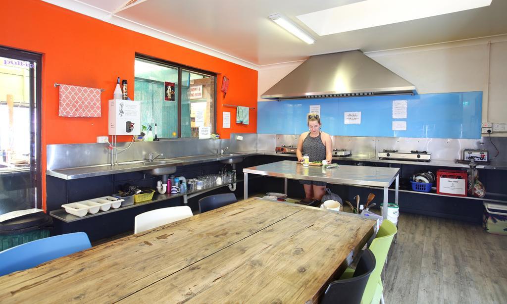 Aussitel Backpackers Hostel Кофс Харбър Екстериор снимка